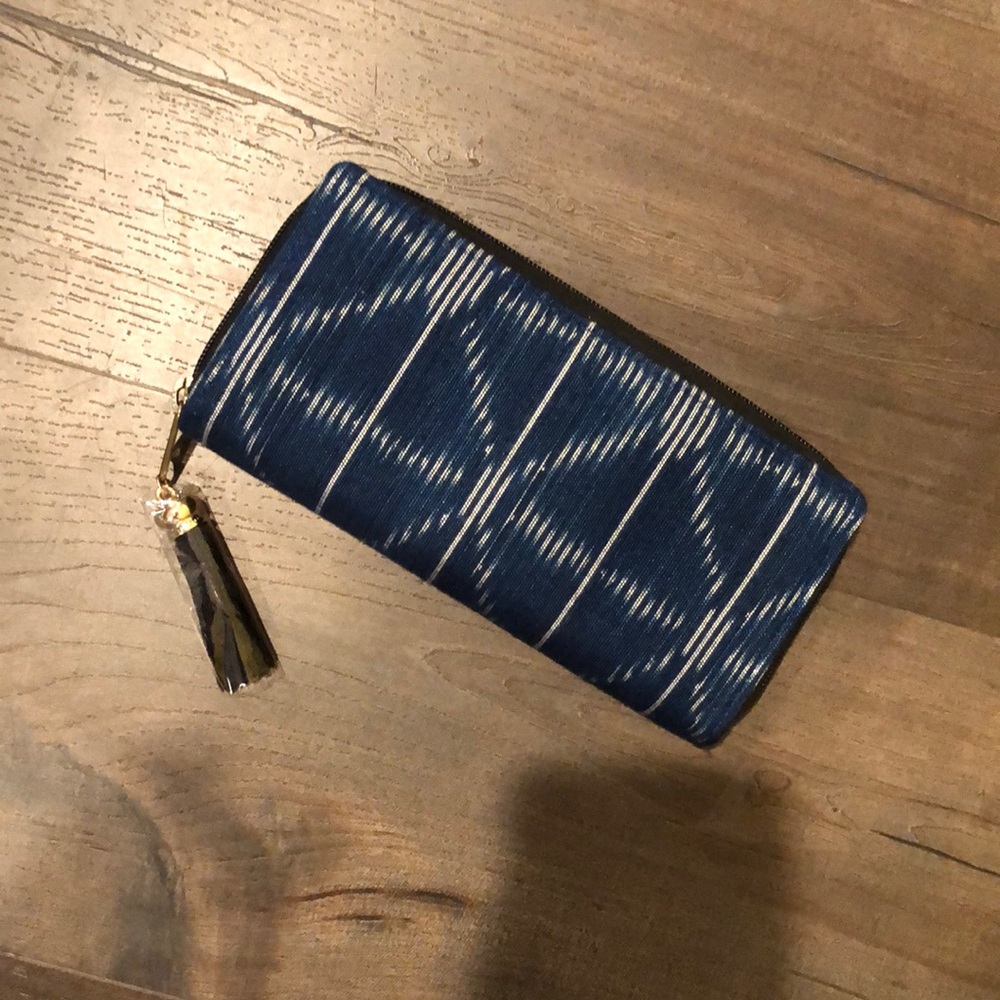 Wallet 4in x 8 in Never used